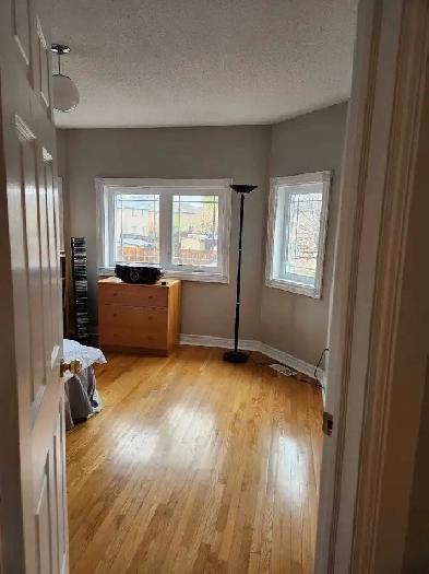 Room rental 15 min walk from U of T Scar,  2 min walk to b Image# 5