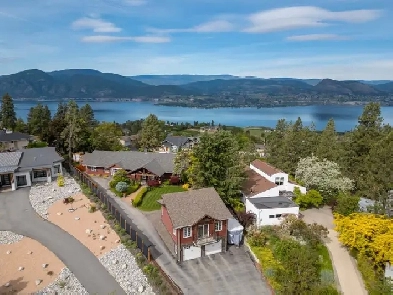 ESTATE PROPERTY ON HALF ACRE, 2839 Arawana Pl, Naramata Image# 1