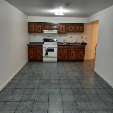 Excellent Location - Basement Apartment - Mavis/Eglinton Image# 1