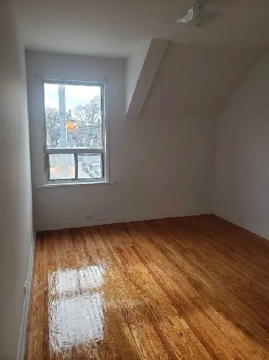 spacious 2 bedroom available to rent in the junction area Image# 8