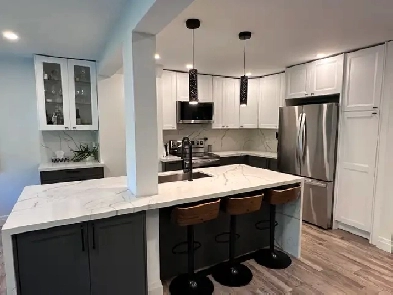 Stylish 3BR End-Unit | Walkout | EV Charger | Pool Access Image# 9