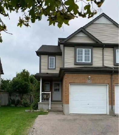 FOR RENT: Bright 3-Bedroom Townhouse near Sunrise Centre! Image# 1