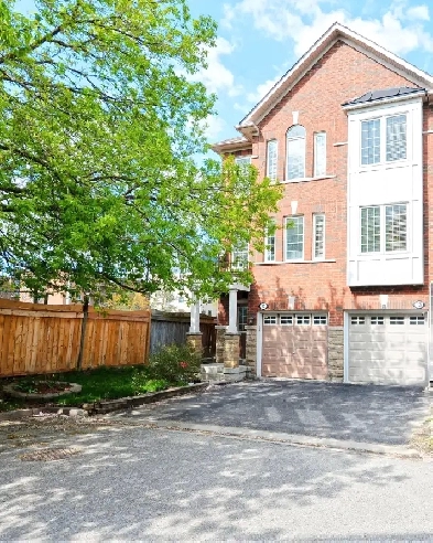 Move-in Ready Corner Townhome - Downtown Brampton Image# 17