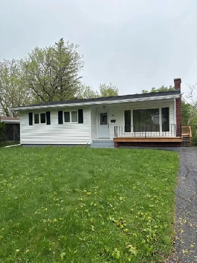 3 bedroom 1 bathroom upstairs apartment Image# 1