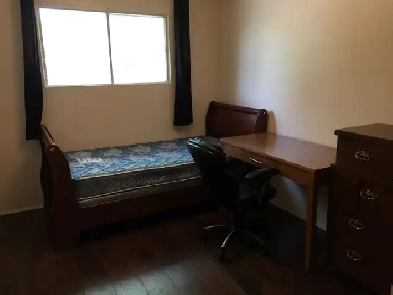 One room for rent close to U of L Image# 6