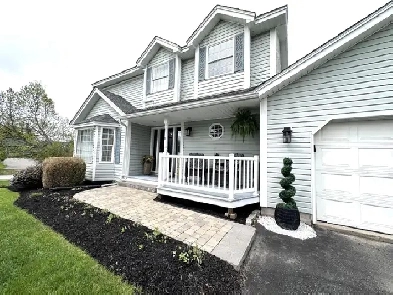 PRIME LOCATION.  IMMACULATE ONE OWNER HOME - NEW CUSTOM KITCHEN. Image# 6