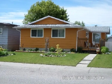 Calgary, Beautiful 3 Bedroom, 2 Full Bath Bungalow $535K Image# 5