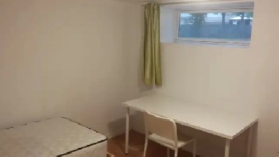 Room for rent, walking to university of Regina Image# 1
