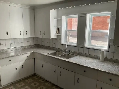 One and two bedroom apartment in Vanier available now Image# 1