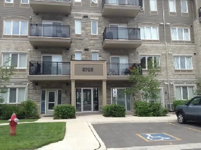 Charming Studio/Bachelor Apartment Available July 1st Image# 1