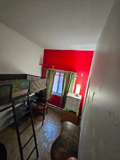 Chambre a louer-Room to rent Image# 6