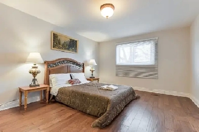 Master bedroom in a beautiful, detached house available to rent Image# 1