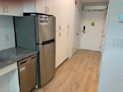 Studio for rent, Simcoe St N Image# 3
