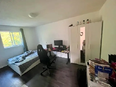 Spacious Second-Floor Bedroom for Rent – Markham Image# 1