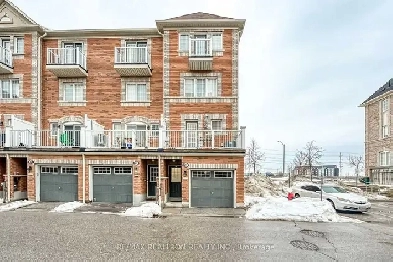 Stunning corner-unit freehold townhouse! Image# 5
