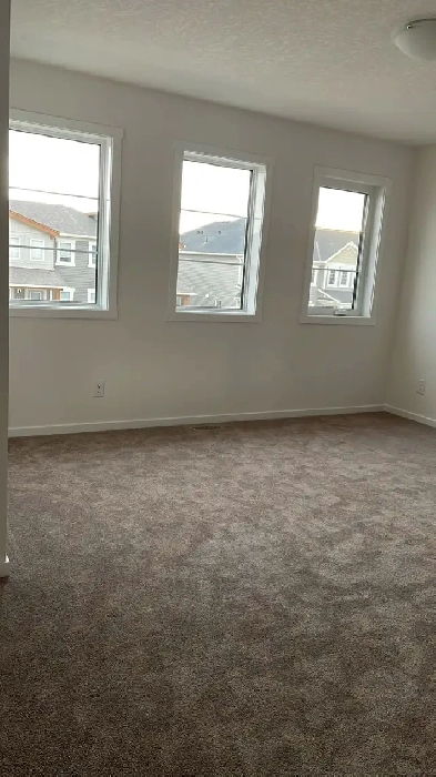 3 BEDROOM TOWNHOUSE - ATTACHED GARAGE NW Image# 6