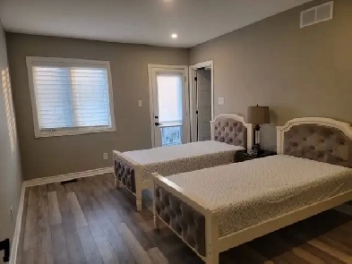 Private room available for sublease near Montfort hospital Image# 11