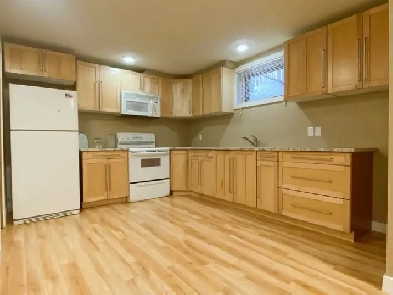 Cozy 1-2 bedroom Basement great schools area with internet Image# 6
