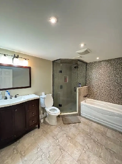 Room for Rent – Newly Renovated, Clean, and Convenient! Image# 1