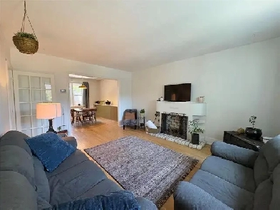 3-Bedroom House in West End Image# 3