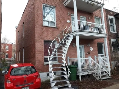 Grande chambre à louer près de la promenade Masson. Image# 1