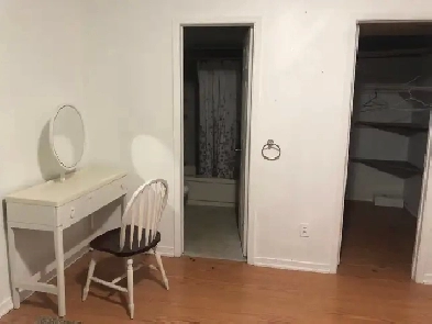 Furnished Master Bedroom for rent - Square One Image# 1