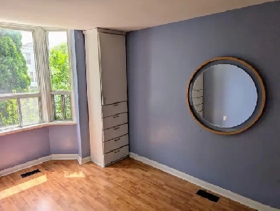 Bright 2  bedroom Main Floor Unit Image# 1