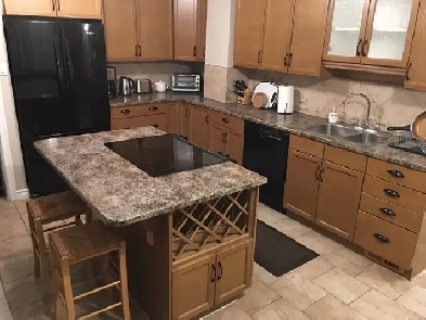 Bargain Luxury! Clean, Private Student Room Next Door To NAIT. Image# 3