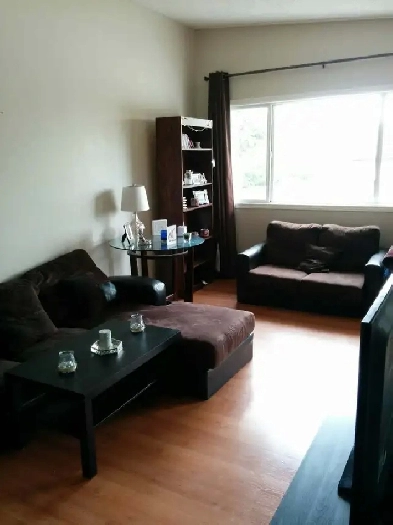 House for Rent (2 Bedroom 1 Washroom) - $1700 Close to Centre St Image# 2