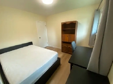 One Private Room for Female Brock/NC Student /Young professional Image# 1