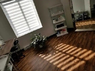 Private Room for Rent in Beauty Salon – Available August 1st Image# 2