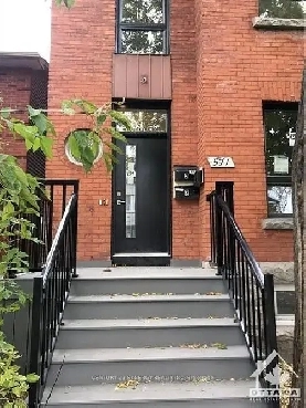 Modern 2 Bedroom Downtown Image# 1