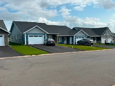 Beautiful duplex unit available August 1st - 3 bedroom, 2 bath Image# 4