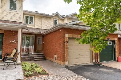 3-Bed Townhome in Fallingbrook, Orleans! Image# 1