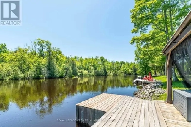 ~A Boater And Water Lovers Paradise! Prime 100ft River Frontage~ Image# 4
