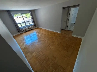 1 Bedroom Prime Etobicoke Kingsway TTC July 1st Image# 1