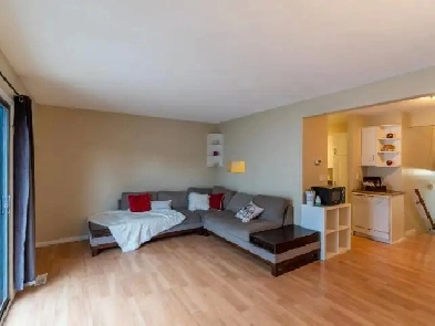 Pet friendly 3 bdrm Den 1.5 bath townhouse in Sahali for rent Image# 5