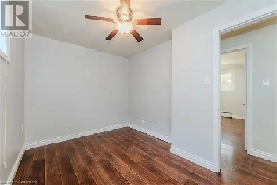 Room for Rent in a Newly Renovated Duplex Image# 1