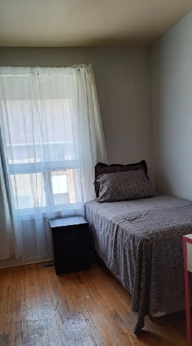 Big and beautiful room for rent Image# 5