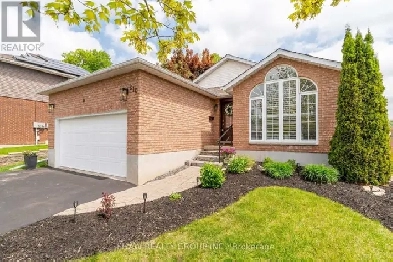 Over $90,000 in Upgrades Backsplit in Prime Kitchener Location! Image# 4