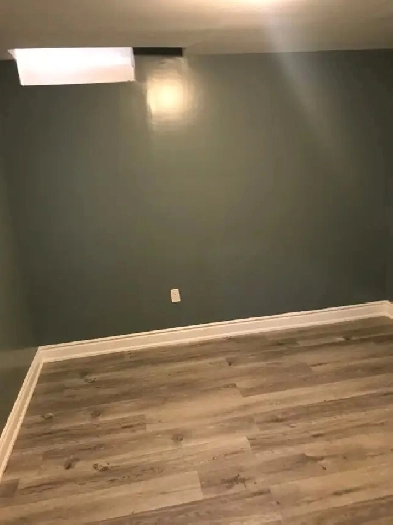 Private room is available for girl in Brampton Image# 1