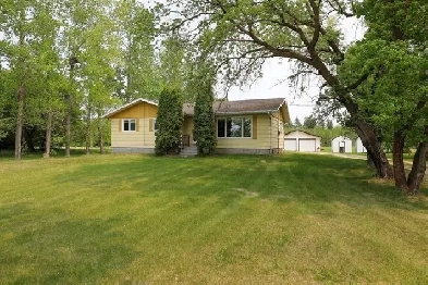 Charming 3 BR HUGE Lot Komarno Image# 8