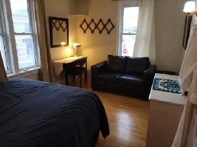 Perth Downtown Large Room for Rent Image# 1