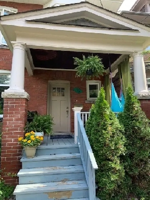 Hugh by-level 3 Bedrooms Ronce-High Park for rent Image# 9