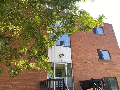 Two Bedroom Suite near Huron and Highbury Image# 1