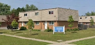 Three Bedroom Townhomes - Forest Glade - Esplanade Drive Image# 4