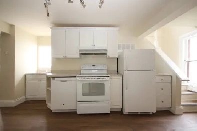 Spacious Three Bedroom Home - Downtown - SEPT 2025 Image# 10