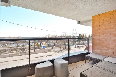 À LOUER - condo rénové 2 cac au cœur du Vieux-Port de Montréal Image# 1