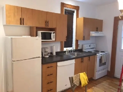 3 et demi a louer meublé Image# 1