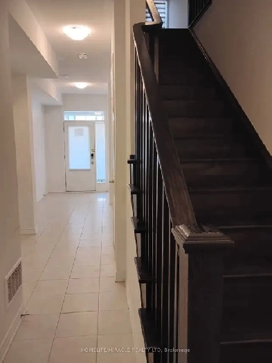 3 Bedroom Townhouse for Lease Image# 1